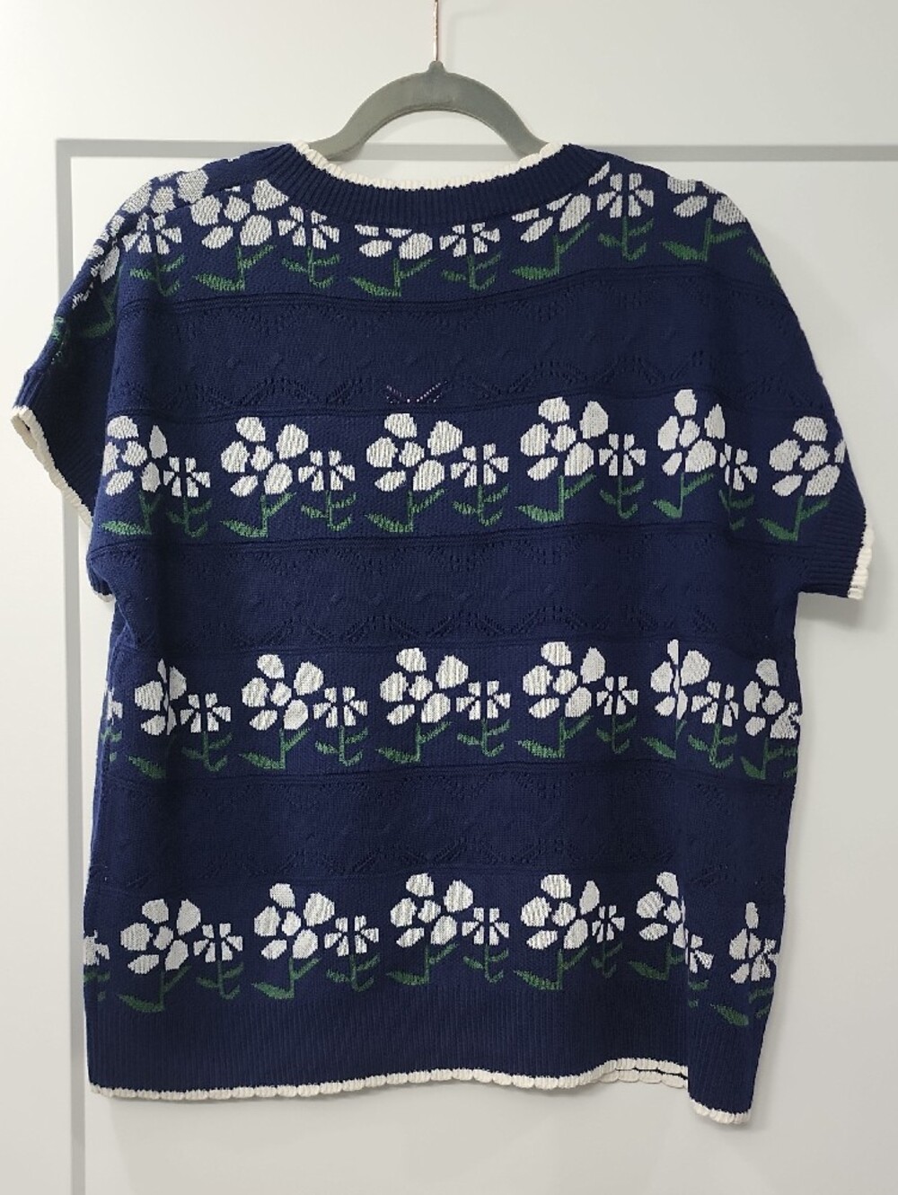 Smash + Tess Navy Floral V-Neck Short Sleeve Knit Top with White Trim - Picture 5 of 5